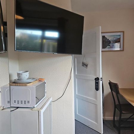 Double Bedroom Located Close To Manchester Airport Wythenshawe Εξωτερικό φωτογραφία