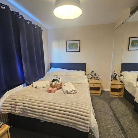 Double Bedroom Located Close To Manchester Airport Wythenshawe Εξωτερικό φωτογραφία