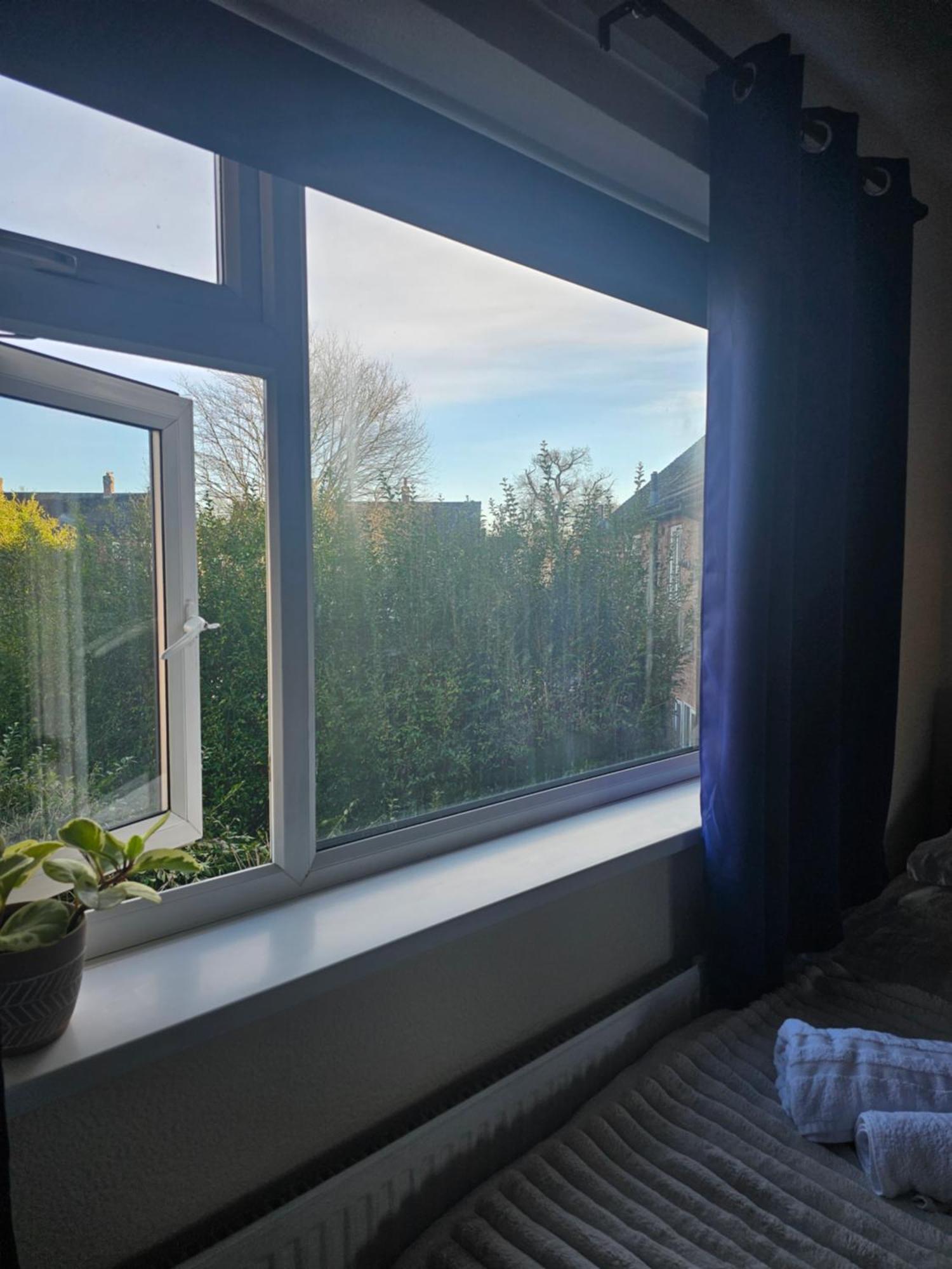 Double Bedroom Located Close To Manchester Airport Wythenshawe Εξωτερικό φωτογραφία