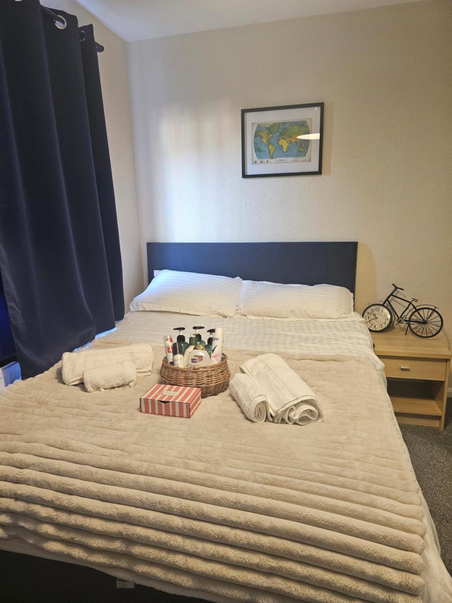 Double Bedroom Located Close To Manchester Airport Wythenshawe Εξωτερικό φωτογραφία