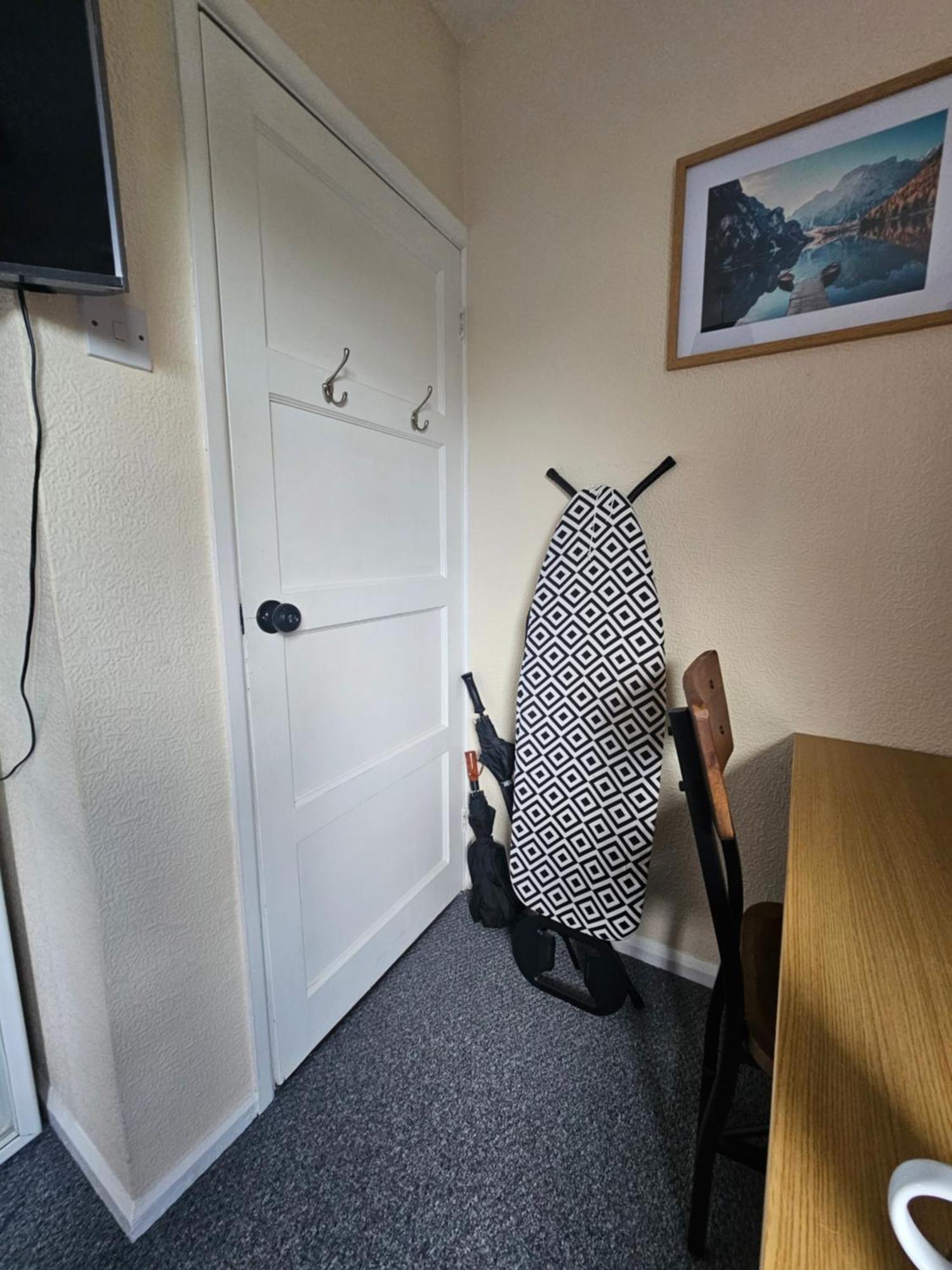 Double Bedroom Located Close To Manchester Airport Wythenshawe Εξωτερικό φωτογραφία