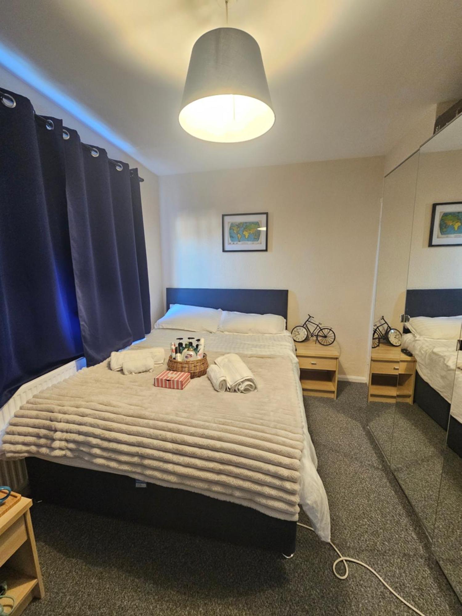 Double Bedroom Located Close To Manchester Airport Wythenshawe Εξωτερικό φωτογραφία